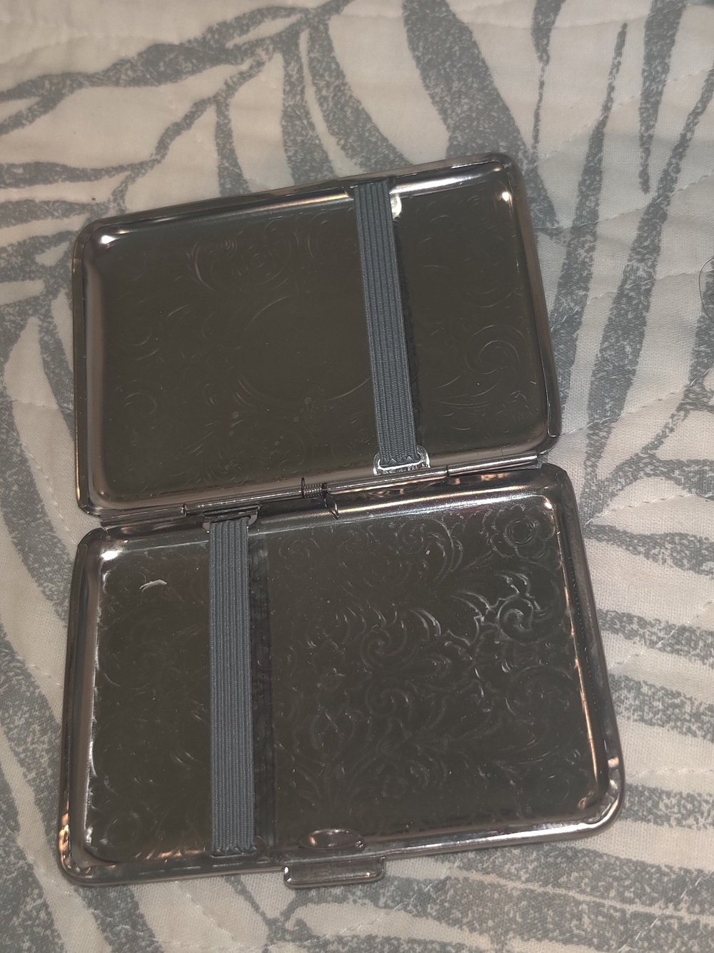 Silver Floral Engraved Metal Card Case - Picture 3 of 3